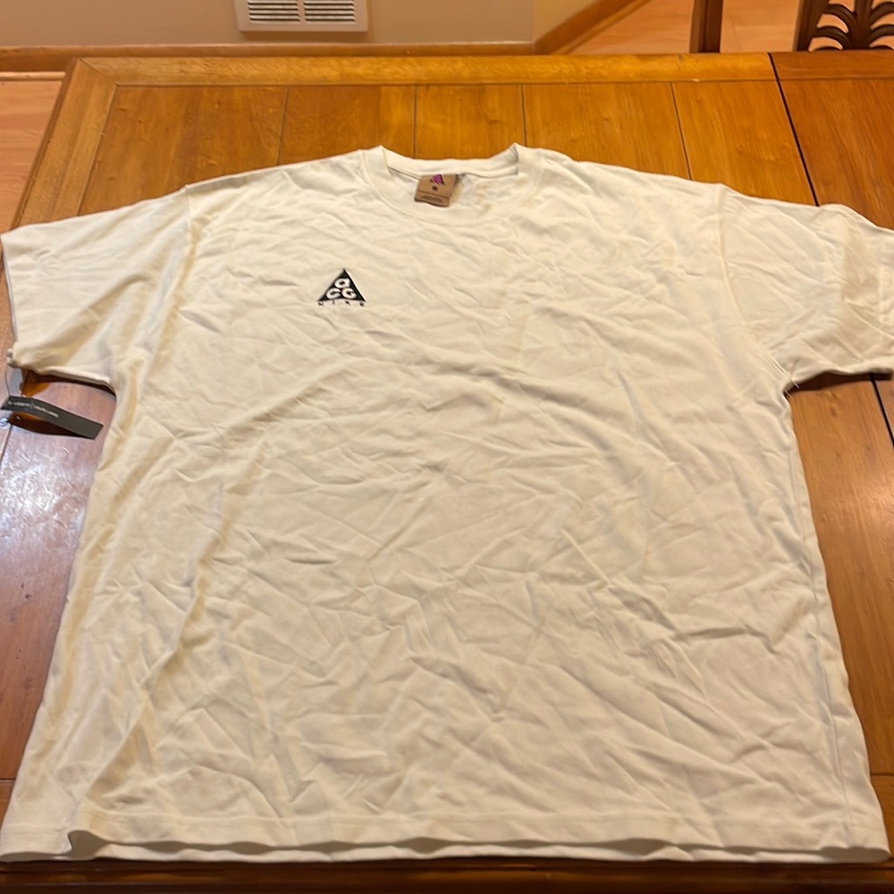 DSWT Unworn Nike ACG Tee Large